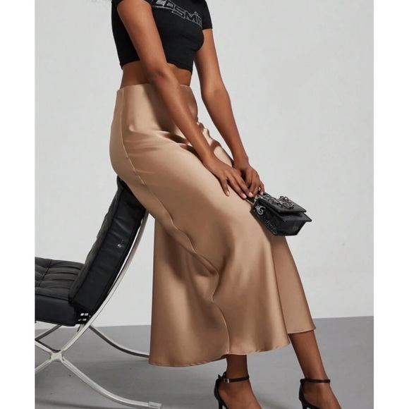 Satin Chic midi skirt in Olive Green - Picture 6 of 16